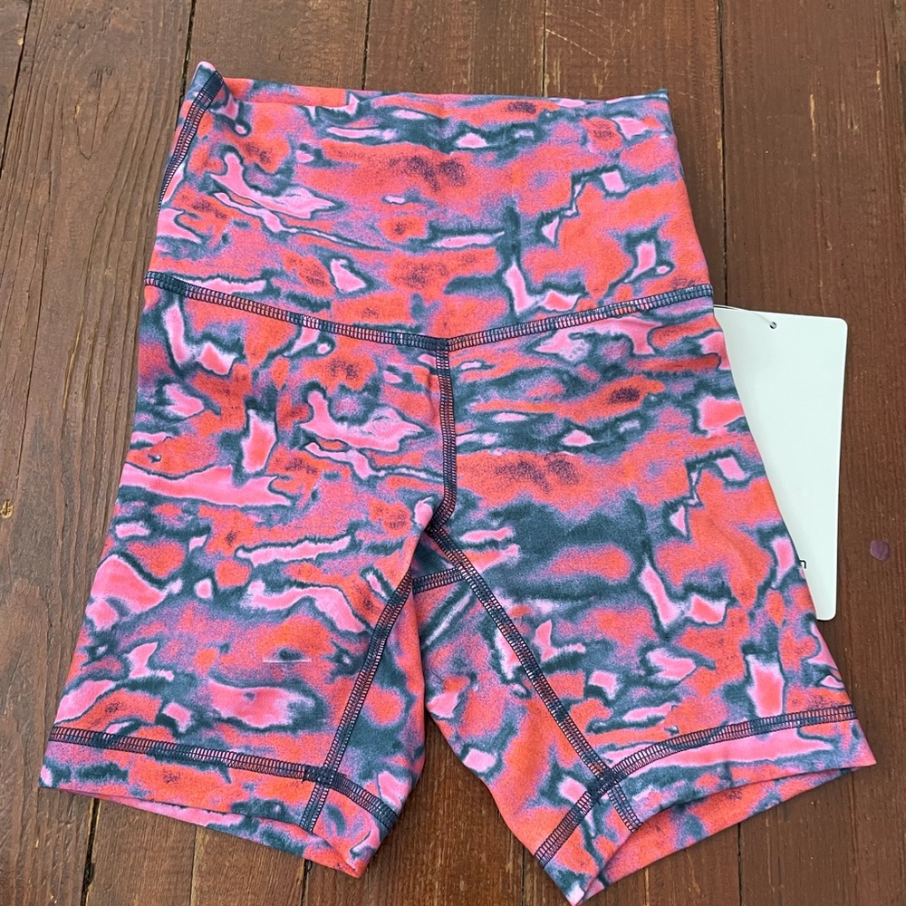 LULULEMON 6” SHORTS